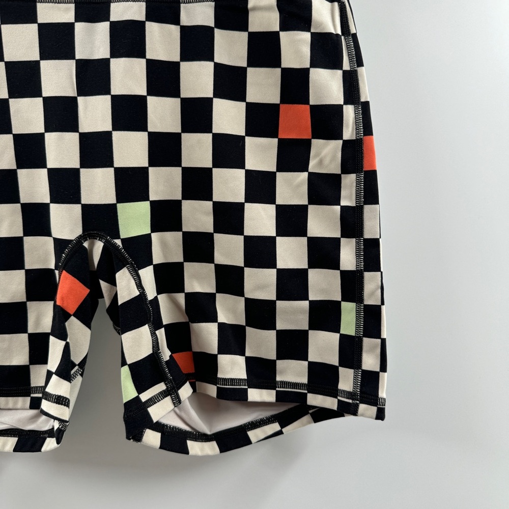 Fabletics Motion Checkerboard Biker Shorts Size M - Picture 3 of 9